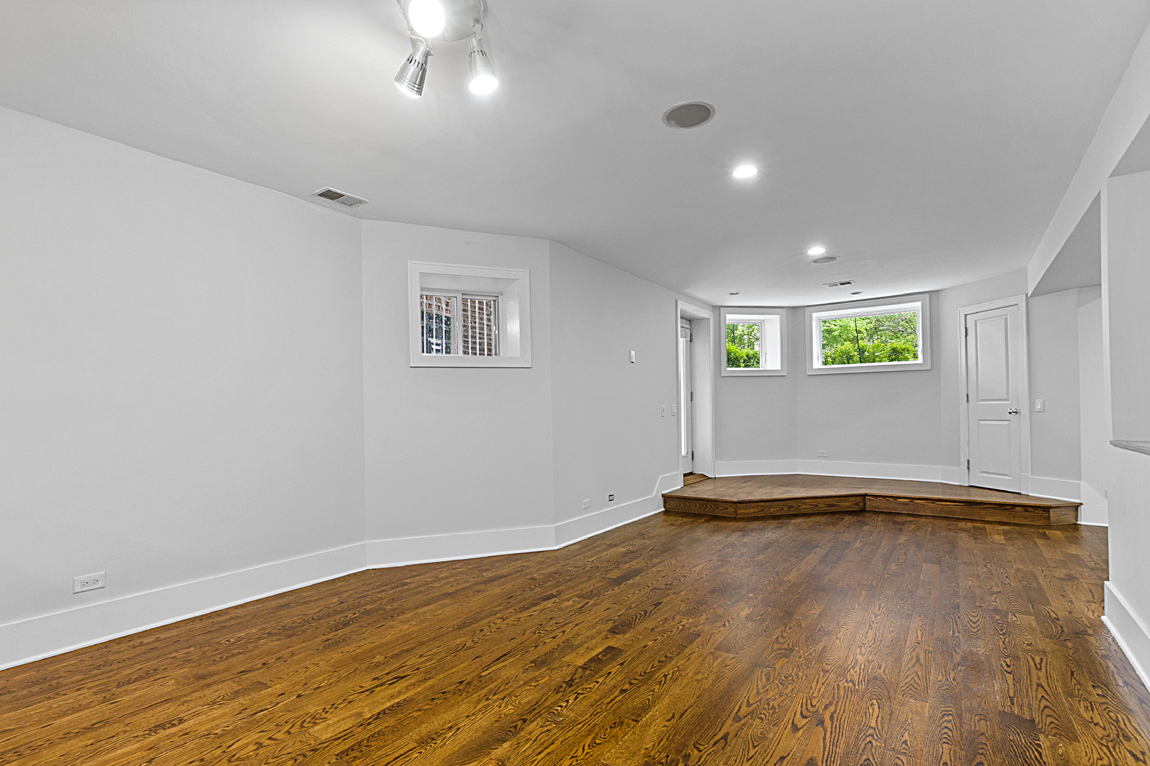 1262 W BRYN MAWR Avenue 1