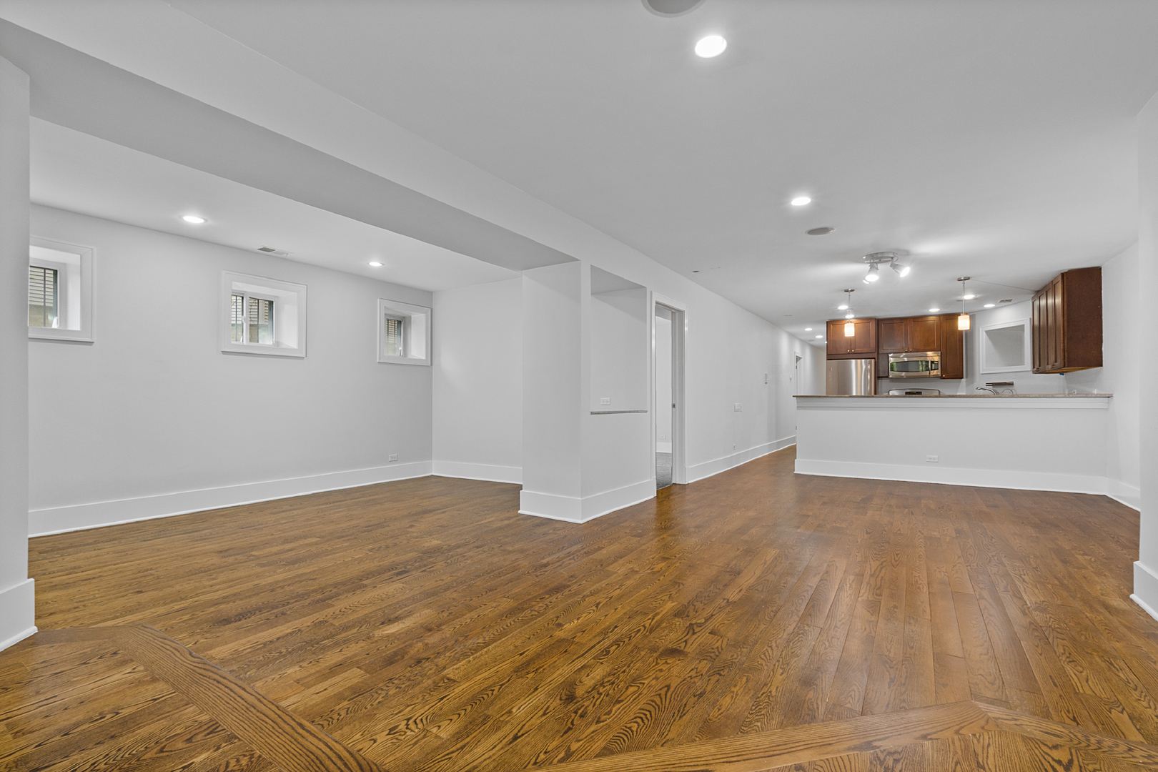 1262 W BRYN MAWR Avenue 1