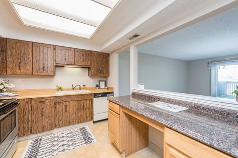 Tiny photo for 650 Whitney Court #203, Gurnee, IL 60031 (MLS # 12480971)