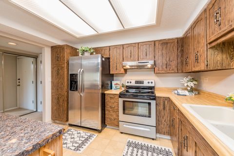 Tiny photo for 650 Whitney Court #203, Gurnee, IL 60031 (MLS # 12480971)