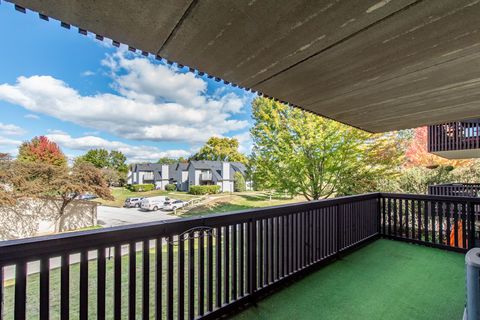 Tiny photo for 650 Whitney Court #203, Gurnee, IL 60031 (MLS # 12480971)