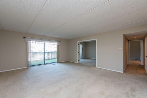 Tiny photo for 650 Whitney Court #203, Gurnee, IL 60031 (MLS # 12480971)