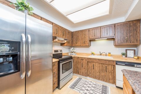 Tiny photo for 650 Whitney Court #203, Gurnee, IL 60031 (MLS # 12480971)