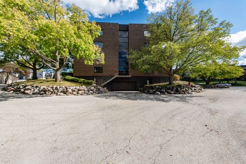 Tiny photo for 650 Whitney Court #203, Gurnee, IL 60031 (MLS # 12480971)