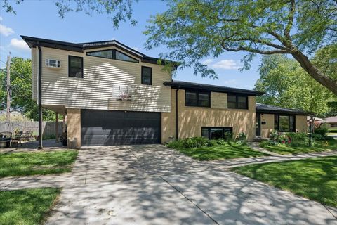 Photo of 701 Laporte Avenue, Wilmette, IL 60091 (MLS # 12661316)