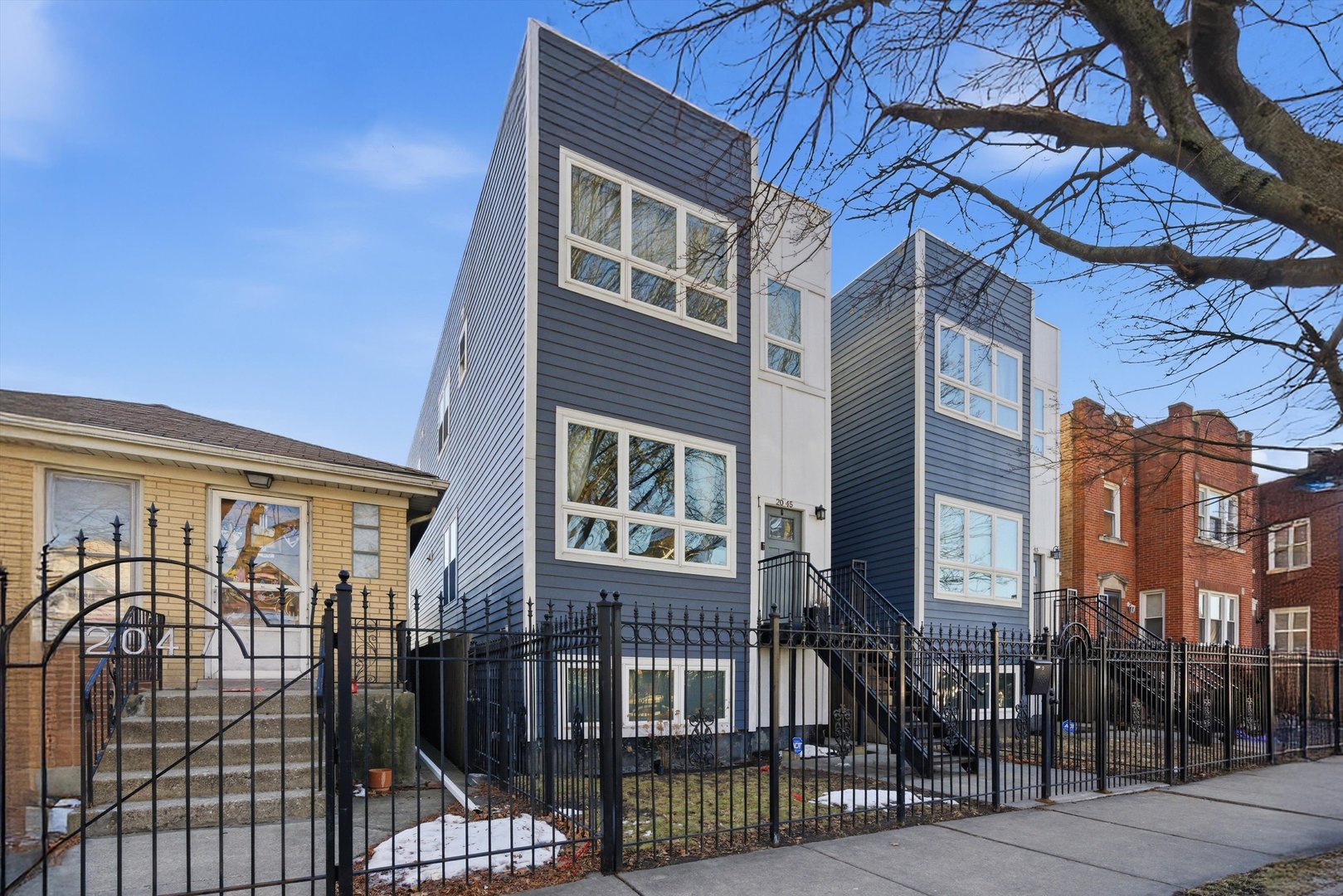 2045 N La Crosse Avenue