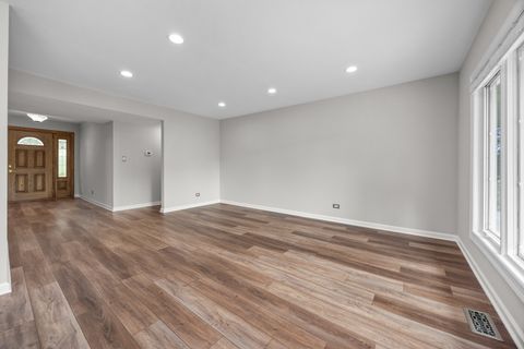 Tiny photo for 1505 Chartwell Road, Schaumburg, IL 60195 (MLS # 12449842)