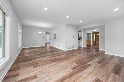 Tiny photo for 1505 Chartwell Road, Schaumburg, IL 60195 (MLS # 12449842)