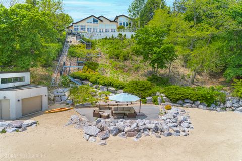 Tiny photo for 55 S Deere Park Drive, Highland Park, IL 60035 (MLS # 12409049)