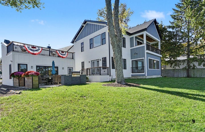 Photo 1 of 39 — 4137 Bennett Street, Delavan, WI 53115
