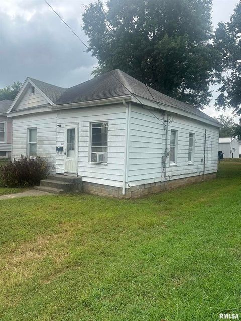 Tiny photo for 204 E CHESTER Street, Pinckneyville, IL 62274 (MLS # EB459368)