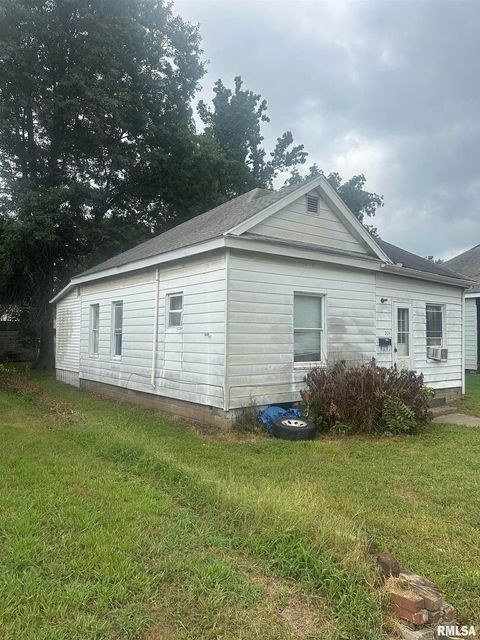 Tiny photo for 204 E CHESTER Street, Pinckneyville, IL 62274 (MLS # EB459368)