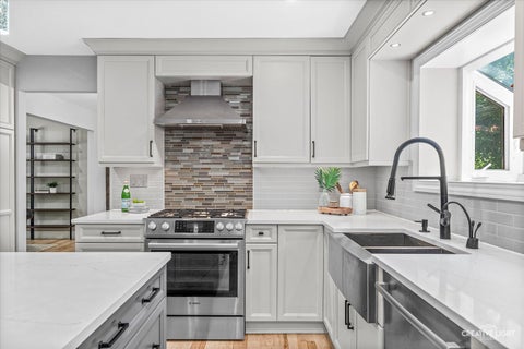 Tiny photo for 2425 Tanglewood Drive, Lisle, IL 60532 (MLS # 12678275)