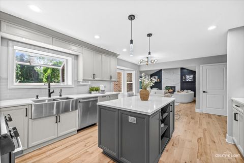 Tiny photo for 2425 Tanglewood Drive, Lisle, IL 60532 (MLS # 12678275)