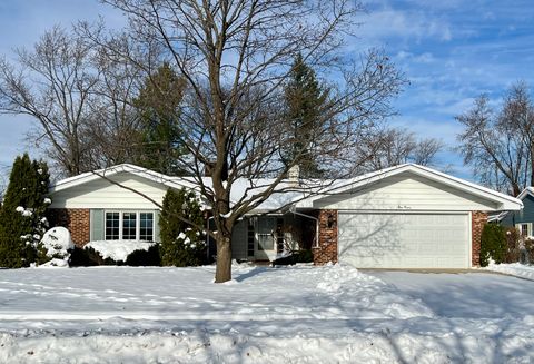 Photo of 920 Eden Drive, Schaumburg, IL 60195 (MLS # 12528582)