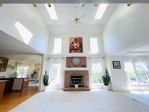 Tiny photo for 523 Mallard Point Drive, North Aurora, IL 60542 (MLS # 12630239)