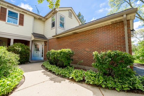 Tiny photo for 514 E Windgate Court #D, Arlington Heights, IL 60005 (MLS # 12725097)