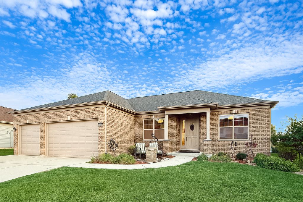 Photo for 21053 Benjamin Drive, Shorewood, IL 60404 (MLS # 12462785)