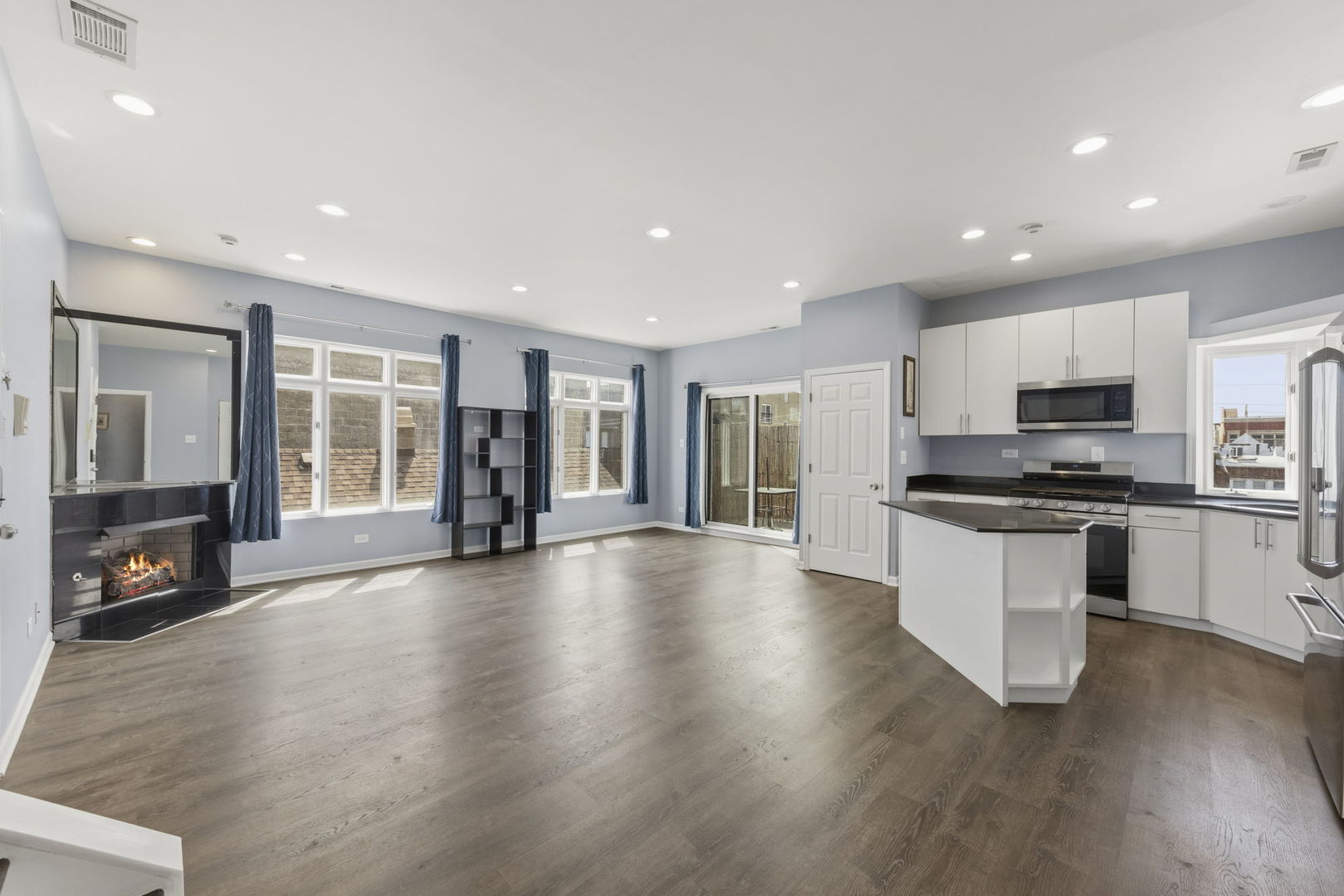 1016 N Marshfield Avenue 4