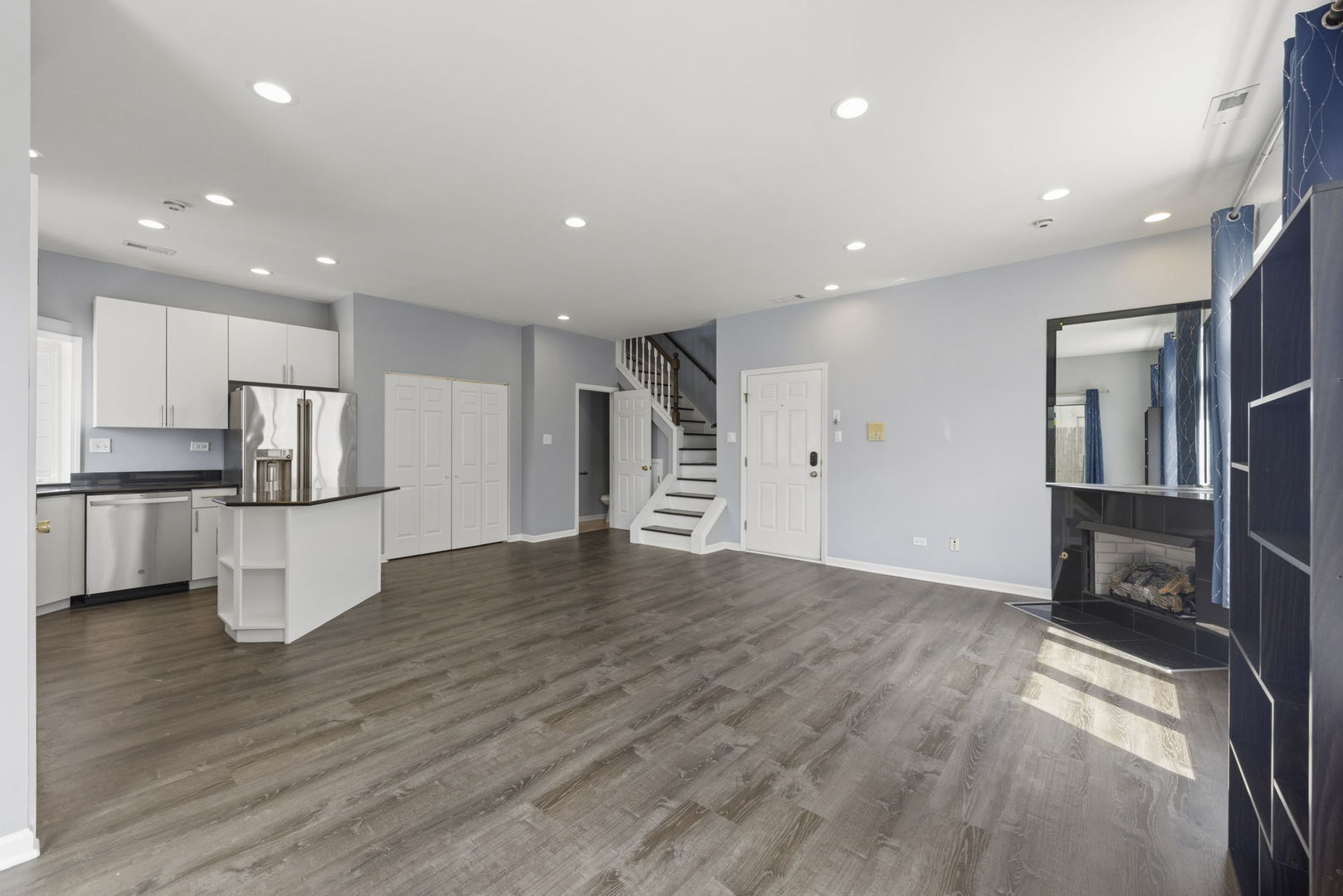 1016 N Marshfield Avenue 4