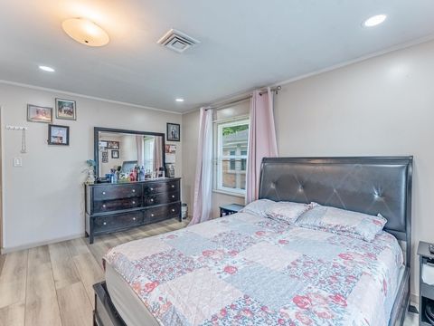 Tiny photo for 920 Suffolk Avenue, Westchester, IL 60154 (MLS # 12558559)