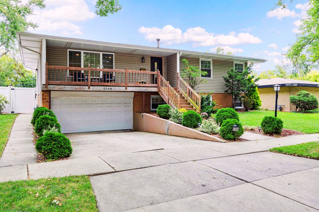 Photo for 5568 Natalie Drive, Oak Forest, IL 60452 (MLS # 12496375)