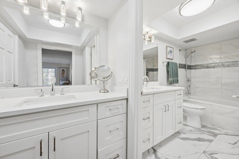 Tiny photo for 128 Carriage Way Drive #117B, Burr Ridge, IL 60527 (MLS # 12797264)