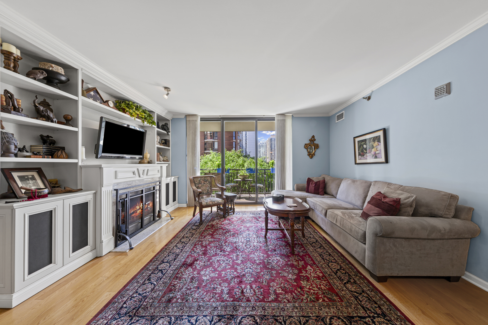 55 W Delaware Place 608