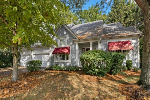 Photo of 806 Norge Parkway, Fox River Grove, IL 60021 (MLS # 12480353)