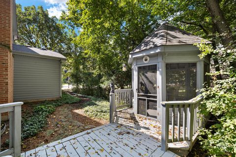 Tiny photo for 806 Norge Parkway, Fox River Grove, IL 60021 (MLS # 12480353)