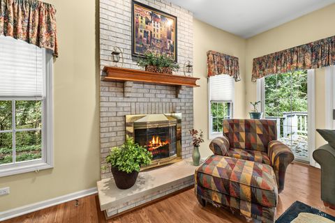 Tiny photo for 806 Norge Parkway, Fox River Grove, IL 60021 (MLS # 12480353)