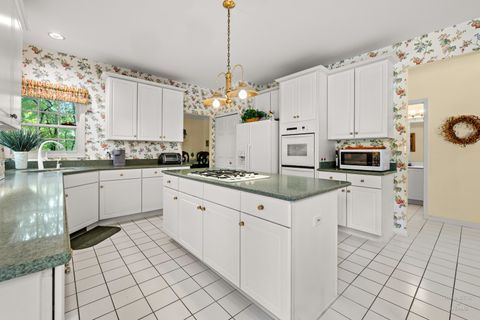 Tiny photo for 806 Norge Parkway, Fox River Grove, IL 60021 (MLS # 12480353)