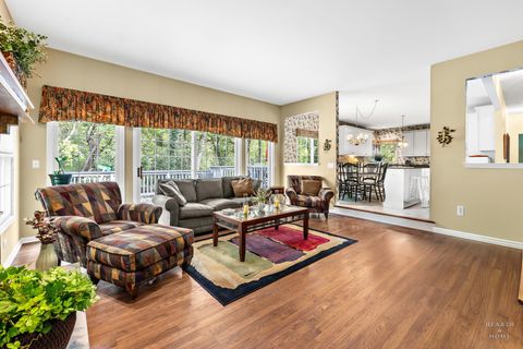 Tiny photo for 806 Norge Parkway, Fox River Grove, IL 60021 (MLS # 12480353)