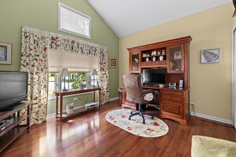 Tiny photo for 806 Norge Parkway, Fox River Grove, IL 60021 (MLS # 12480353)