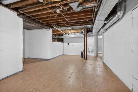 Tiny photo for 49 Kenwood Avenue, Davenport, IA 52803 (MLS # 100000042)