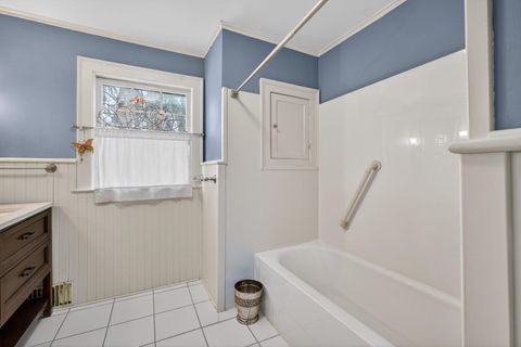 Tiny photo for 49 Kenwood Avenue, Davenport, IA 52803 (MLS # 100000042)