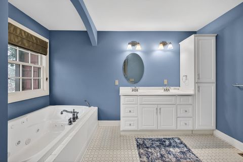 Tiny photo for 49 Kenwood Avenue, Davenport, IA 52803 (MLS # 100000042)