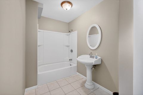 Tiny photo for 49 Kenwood Avenue, Davenport, IA 52803 (MLS # 100000042)