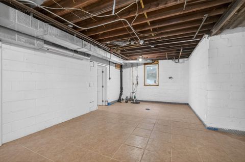 Tiny photo for 49 Kenwood Avenue, Davenport, IA 52803 (MLS # 100000042)