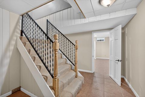 Tiny photo for 49 Kenwood Avenue, Davenport, IA 52803 (MLS # 100000042)