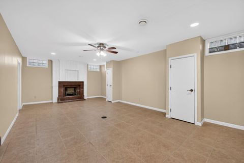 Tiny photo for 49 Kenwood Avenue, Davenport, IA 52803 (MLS # 100000042)