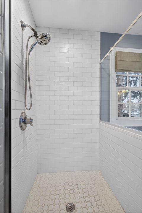 Tiny photo for 49 Kenwood Avenue, Davenport, IA 52803 (MLS # 100000042)