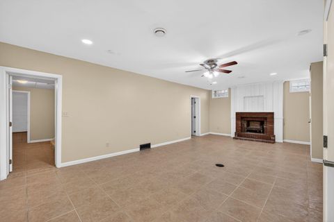 Tiny photo for 49 Kenwood Avenue, Davenport, IA 52803 (MLS # 100000042)