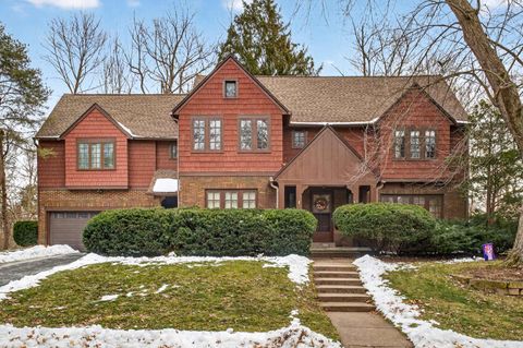 Photo of 49 Kenwood Avenue, Davenport, IA 52803 (MLS # 100000042)