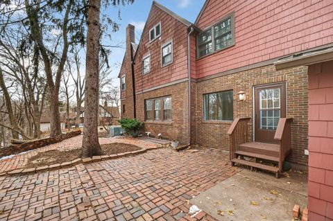 Tiny photo for 49 Kenwood Avenue, Davenport, IA 52803 (MLS # 100000042)