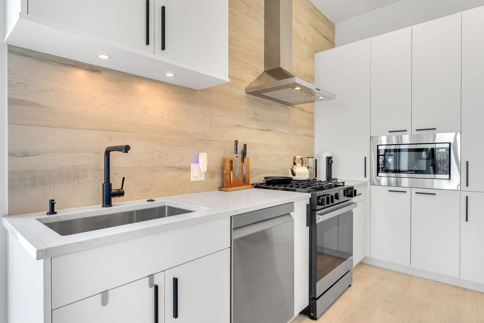 2135 W Cermak Road 4N-PH