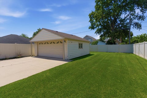 Tiny photo for 7648 N Osceola Avenue, Niles, IL 60714 (MLS # 12688444)
