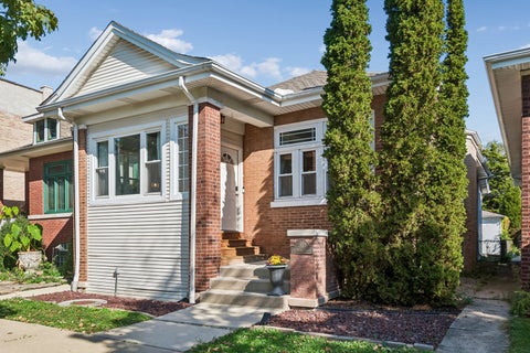 Photo of 3923 N Mozart Street, Chicago, IL 60618 (MLS # 12783014)