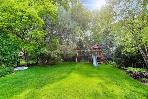 Tiny photo for 713 N Beverly Lane, Arlington Heights, IL 60004 (MLS # 12658952)