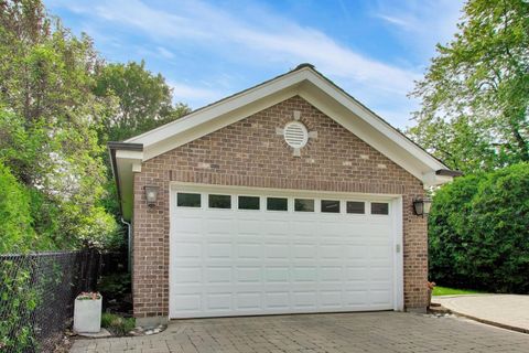 Tiny photo for 713 N Beverly Lane, Arlington Heights, IL 60004 (MLS # 12658952)